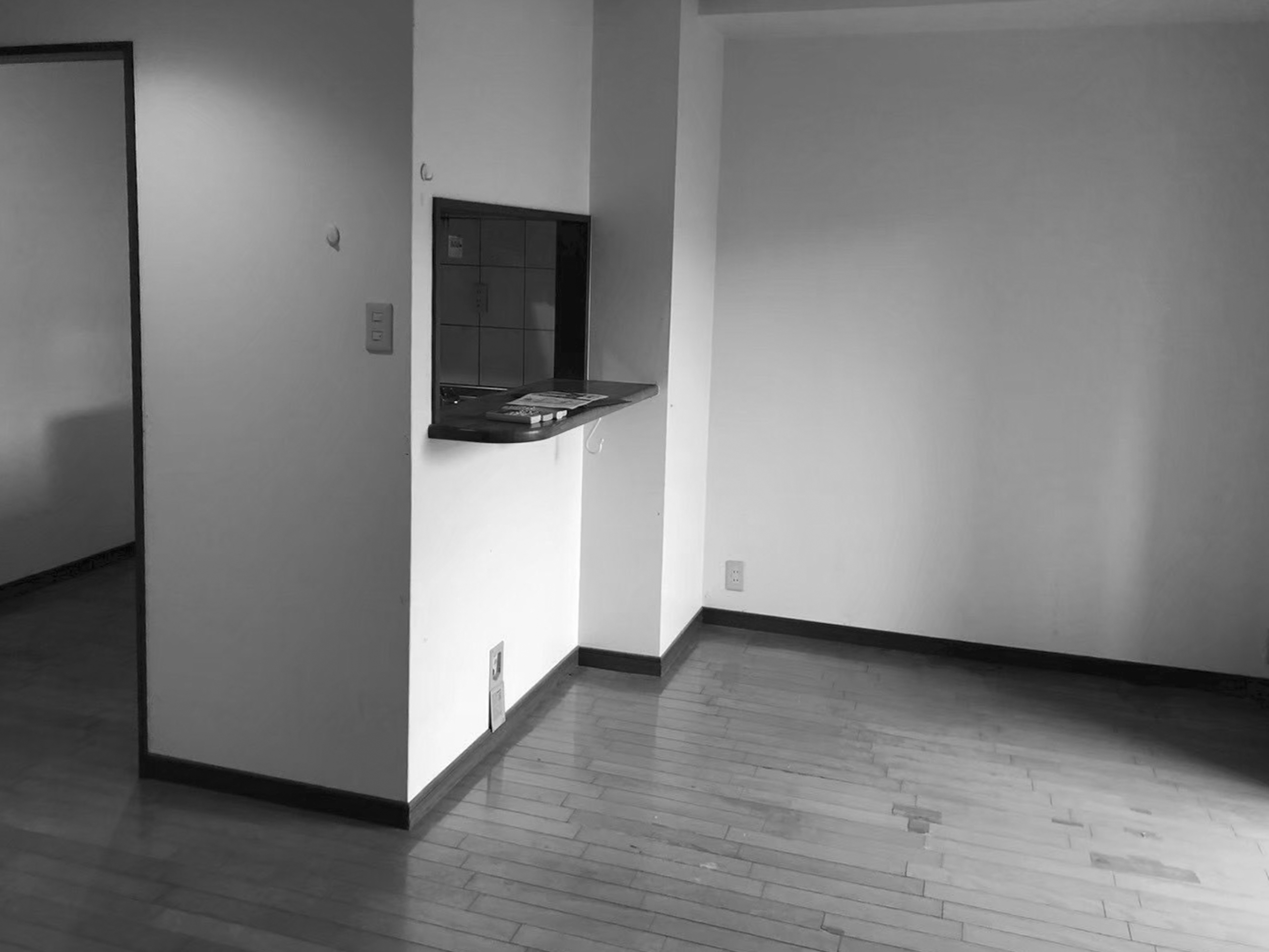 カウンターキッチンの壁を取り除き、広々明るいLDKに