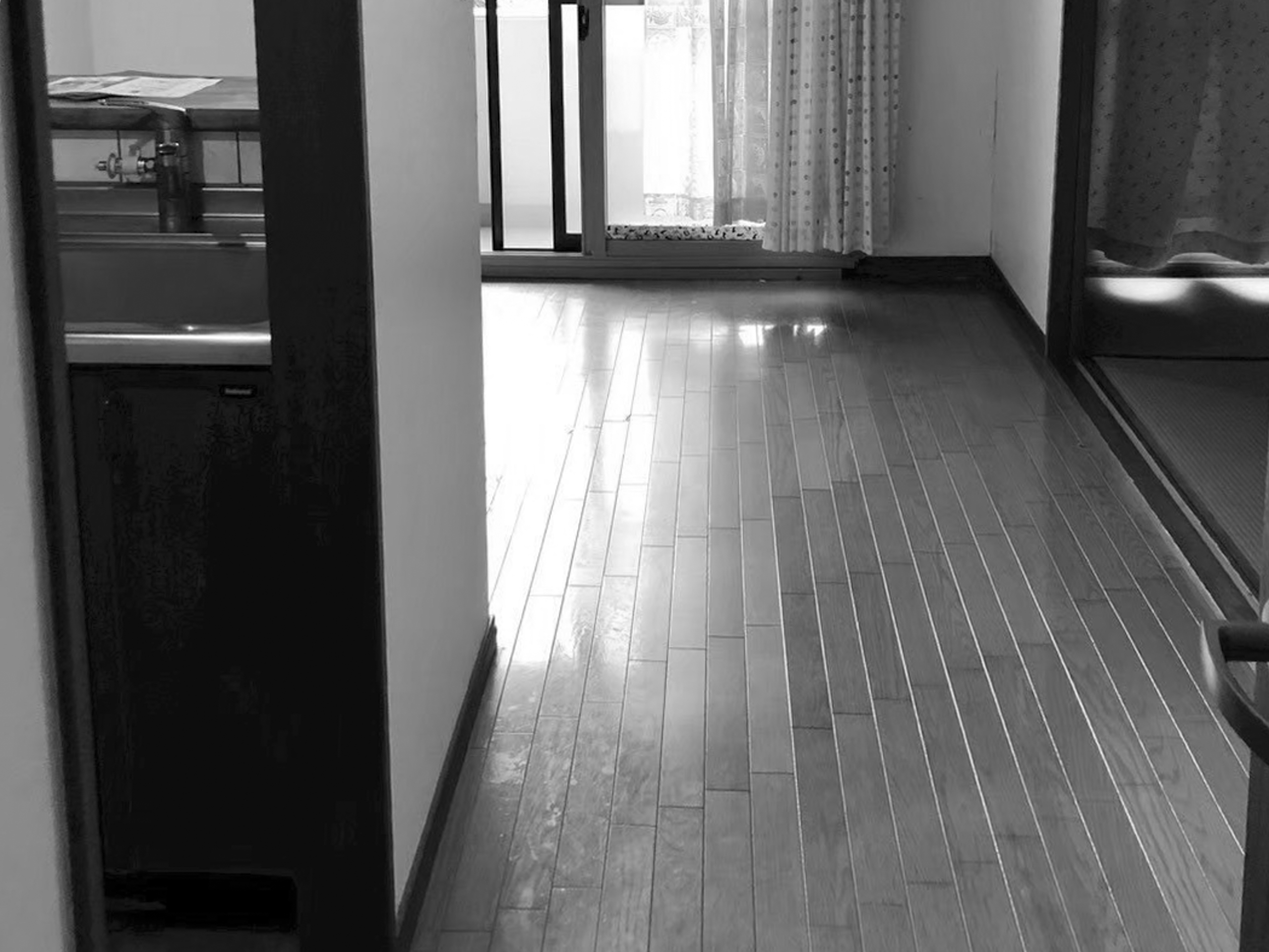 カウンターキッチンの壁を取り除き、広々明るいLDKに